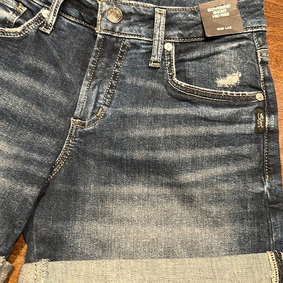 Silver Jeans Suki Jean Short.”Boyfriend Short Mid Rise” multiple sizes available - Picture 12 of 16